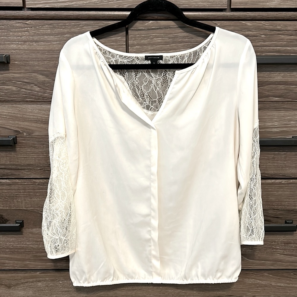 Ann Taylor - Women’s size small 3/4 sleeve top